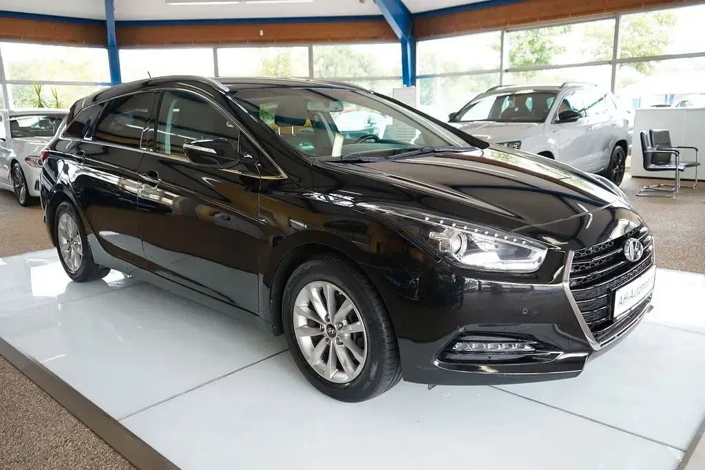 Gebraucht Hyundai i40 Trend 116 PS (85 kW) 2018 Schwarz Kombi