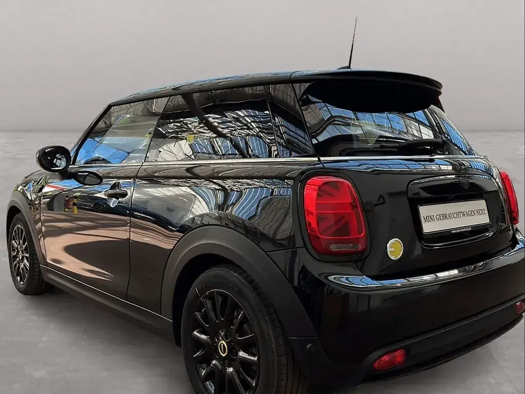 Gebraucht Mini Cooper SE 135 kW (184 PS) 2023 Schwarz Kleinwagen