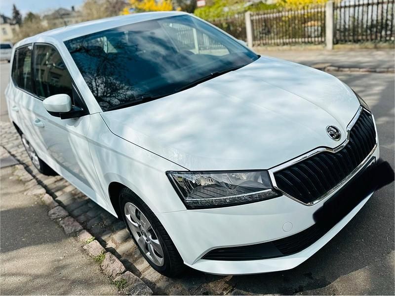 Weiß Gebraucht 2019 Skoda Fabia Cool Plus Kleinwagen | 7.200 € (Guter Preis) - Bild 1/4