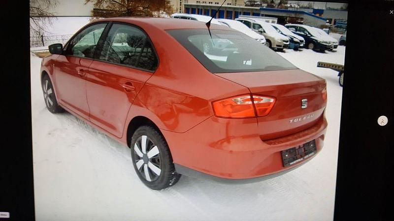 Gebraucht Seat Toledo Style 105 PS (77 kW) 2013 Rot Kleinwagen