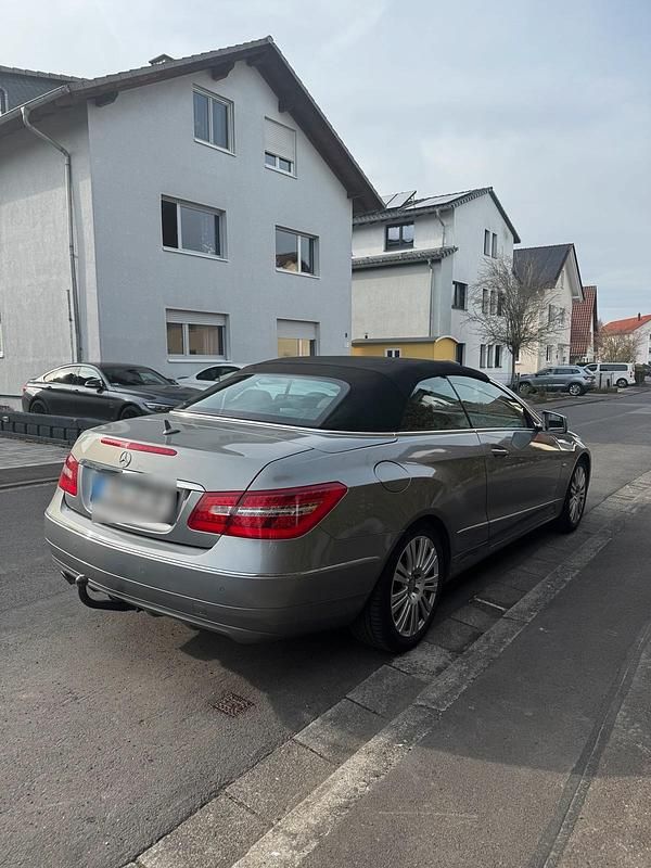 Gebraucht Mercedes E200 184 PS (135 kW) 2011 Silber Cabrio