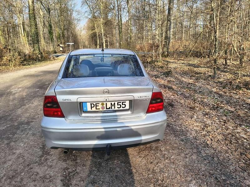 Gebraucht Opel Vectra 71 PS (52 kW) 1999 Limousine