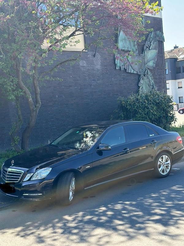 Second-hand Mercedes E350 231 CP (169 kW) 2010 Negru Berlinǎ