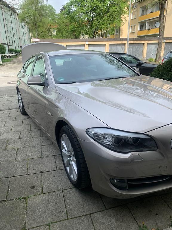 Gebraucht BMW 525 218 PS (160 kW) 2012 Silber Limousine