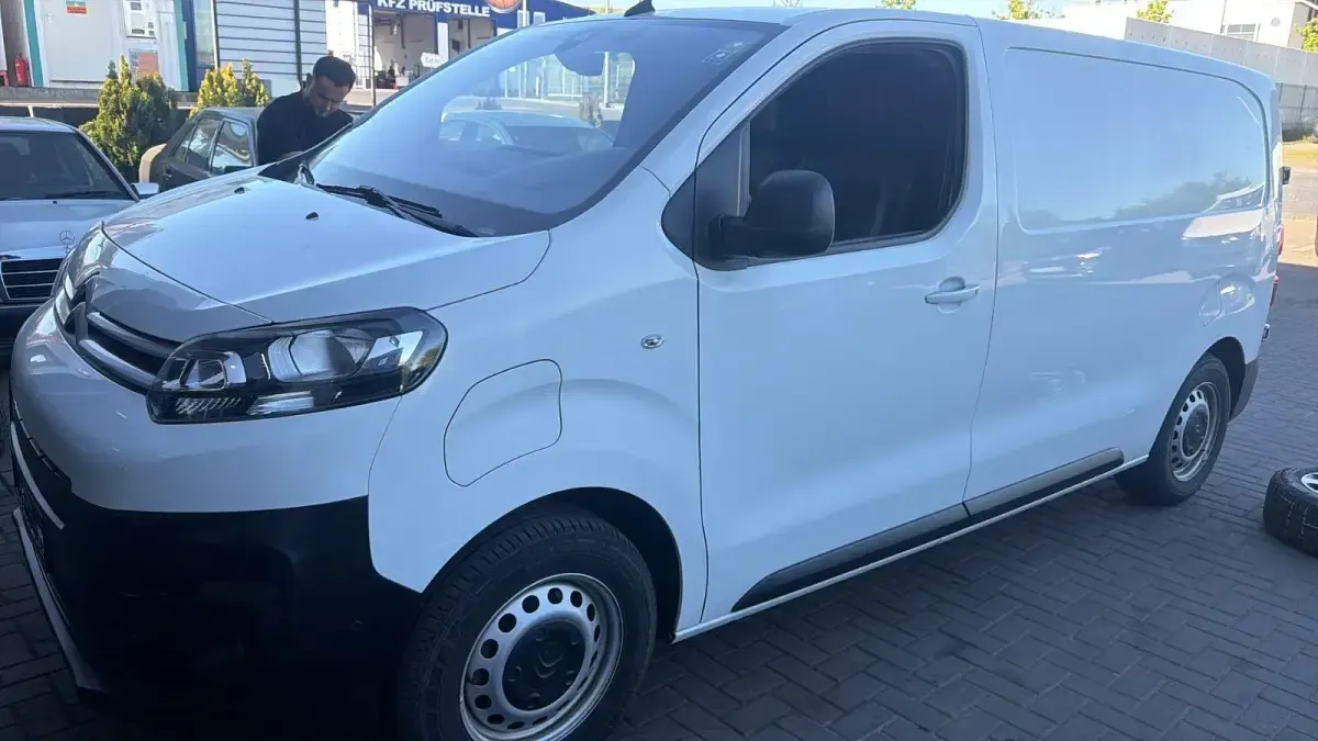 Käytetty Citroën e-Jumpy 100 kW (136 HP) 2021 Valkoinen Tila-auto
