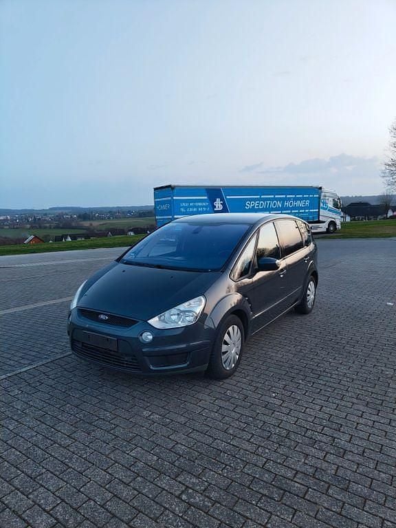 Gebraucht Ford S-MAX Titanium 140 PS (102 kW) 2009 Grau Van / Kleinbus