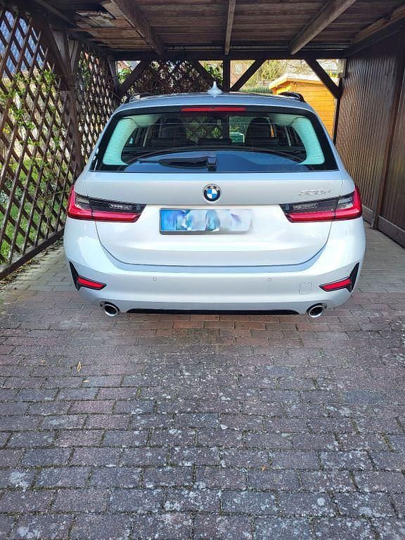 Gebraucht BMW 320 Advantage 190 PS (139 kW) 2020 Silber Kombi