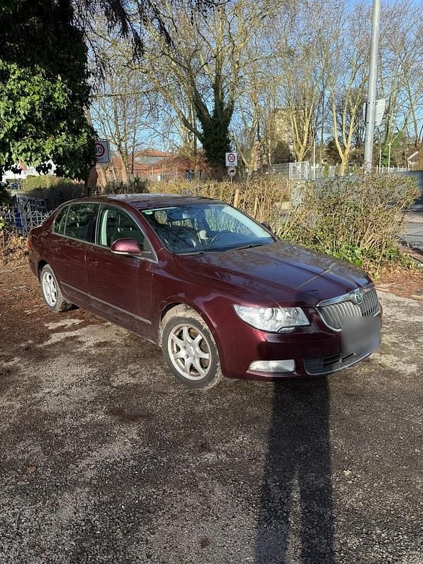 Gebraucht Skoda Superb 160 PS (117 kW) 2010 Rot Limousine