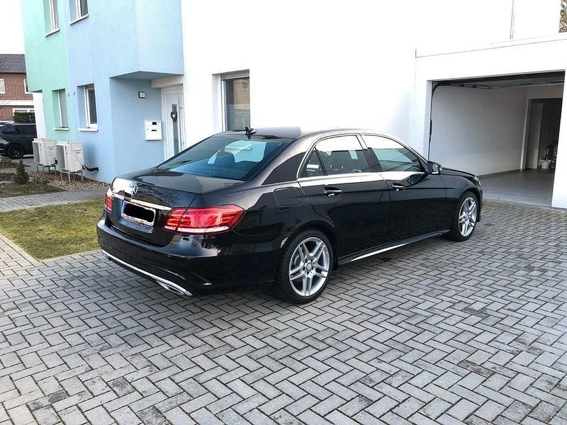 Gebraucht Mercedes E350 AMG 258 PS (189 kW) 2015 Schwarz Limousine
