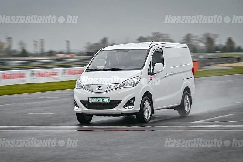 Gebraucht BYD ETP3 100 kW (136 PS) 2024 Weiß Van
