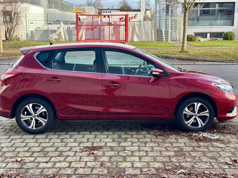 Gebraucht Nissan Pulsar N-TEC 116 PS (85 kW) 2015 Rot Limousine