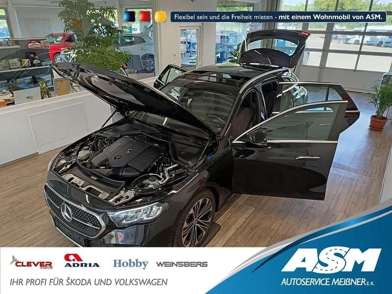 Schwarz Gebraucht 2023 Mercedes E200 Advanced Kombi | 39.489 € (Guter Preis) - Bild 1/4