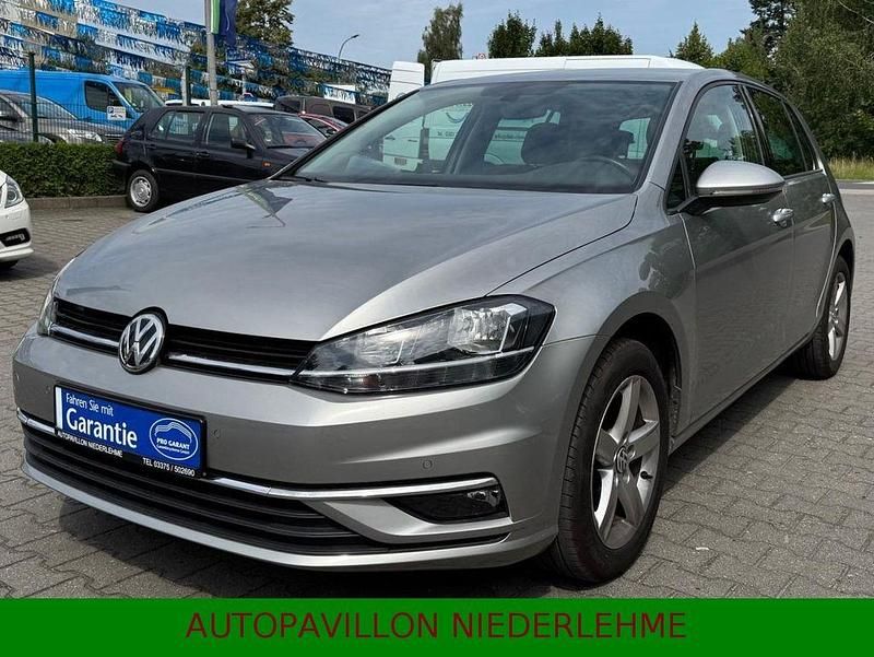 Grau Gebraucht 2018 VW Golf VII Limousine | 13.990 € (Fairer Preis) - Bild 1/4