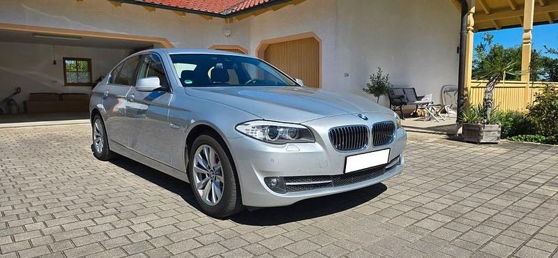 Silber Gebraucht 2013 BMW 530 Limousine | 15.900 € (Guter Preis) - Bild 1/4