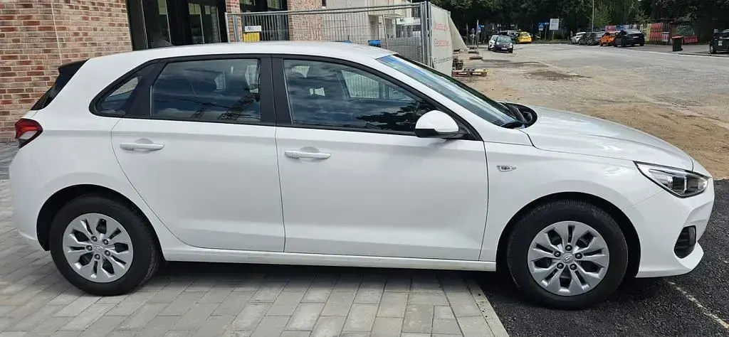 Gebraucht Hyundai i30 99 PS (72 kW) 2019 Weiß Limousine