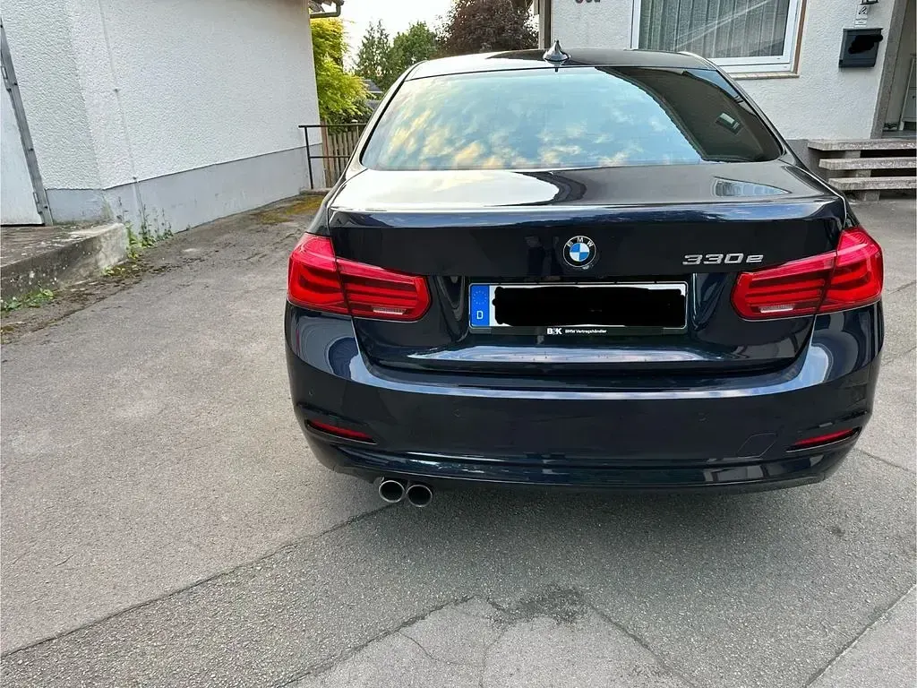 Używany BMW 330e iPerformance 252 KM (185 kW) 2016 Niebieski Sedan/Limuzyna