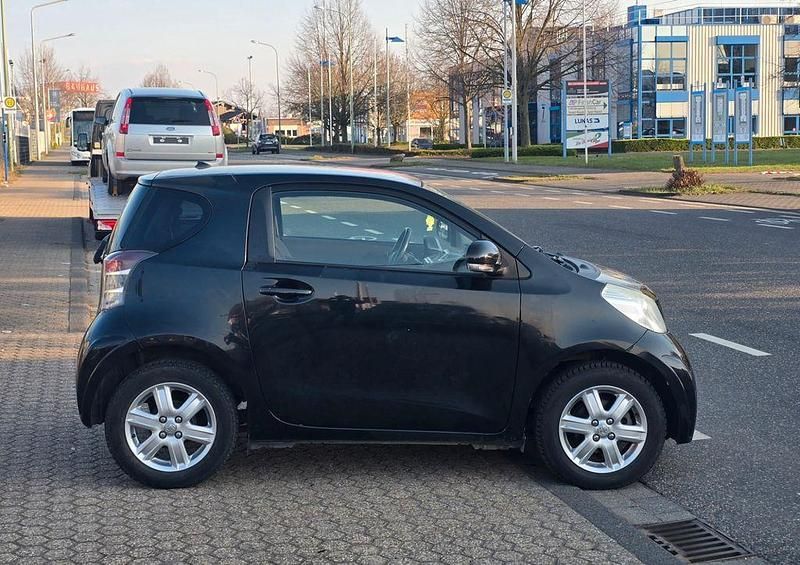 Gebraucht Toyota iQ Basis 68 PS (50 kW) 2010 Schwarz Kleinwagen