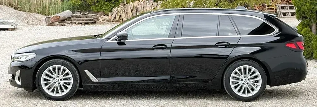 Second-hand BMW 520 Luxury Line 190 CP (139 kW) 2023 Negru Berlinǎ