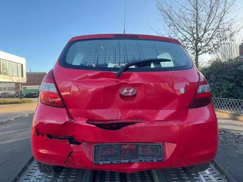 Gebraucht Hyundai i20 77 PS (56 kW) 2009 Rot Kleinwagen