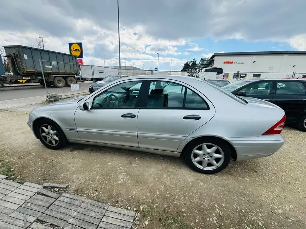 Gebraucht Mercedes C180 Avantgarde 129 PS (94 kW) 2001 Grau Limousine