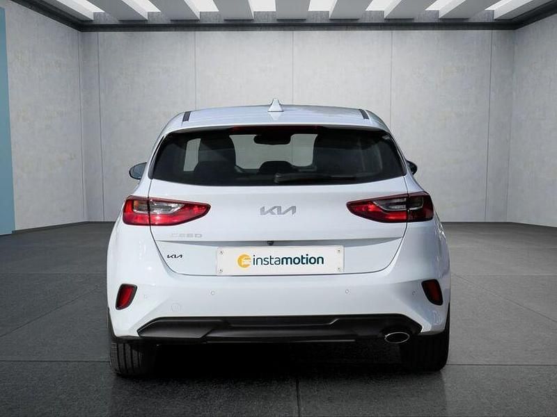 Gebraucht Kia Ceed 140 PS (102 kW) 2025 Weiß Kleinwagen