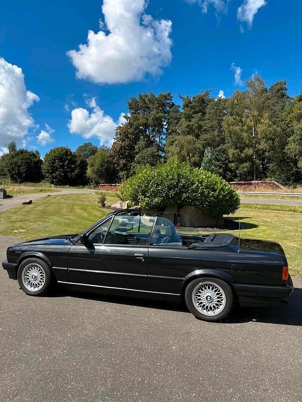 Gebraucht BMW 318 Cabriolet 113 PS (83 kW) 1992 Schwarz Cabrio