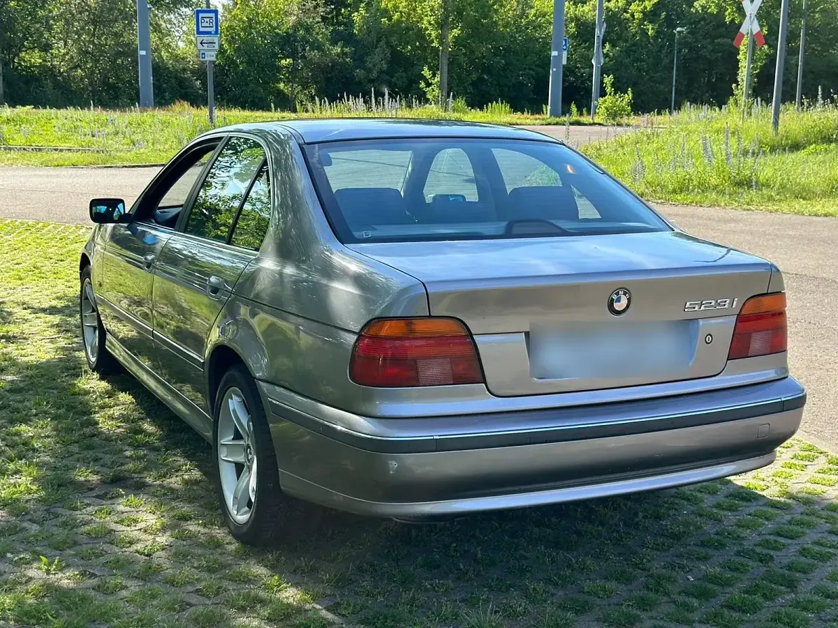 Brugt BMW 523 176 HK (129 kW) 1997 Grå Sedan