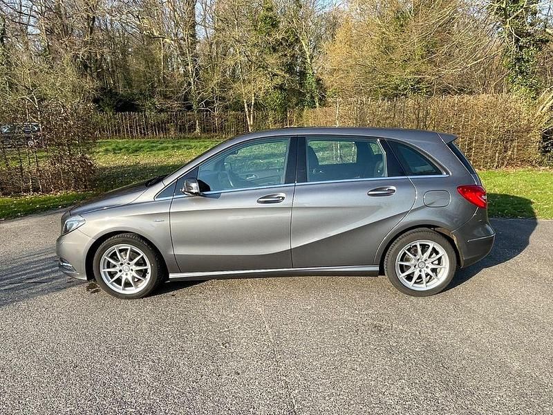 Gebraucht Mercedes B200 156 PS (114 kW) 2012 Grau Van / Kleinbus