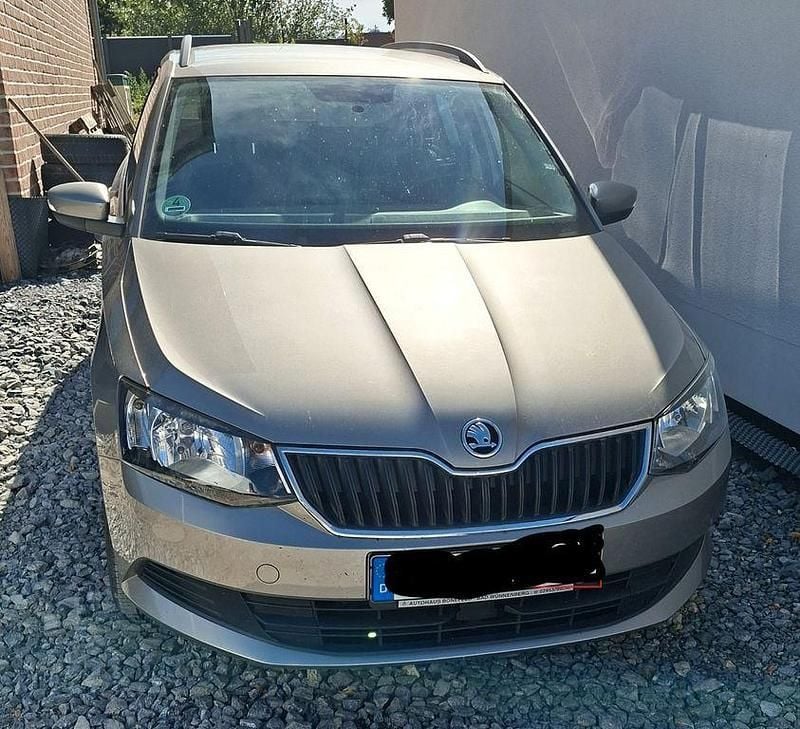 Gelb Gebraucht 2015 Skoda Fabia Ambition Kombi | 7.300 € (Guter Preis) - Bild 1/4