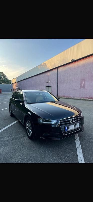 Gebraucht Audi A4 Comfort 140 PS (102 kW) 2013 Schwarz Kombi