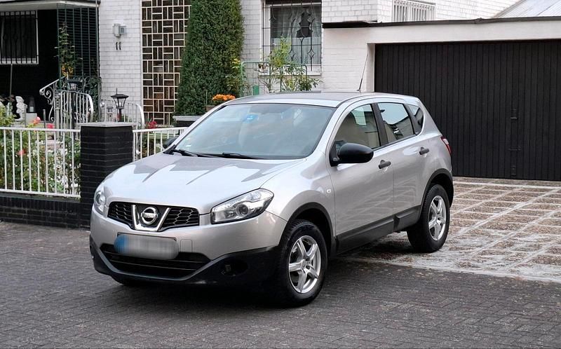 Grau Gebraucht 2013 Nissan Qashqai SUV | 4.900 € (Superpreis) - Bild 1/4