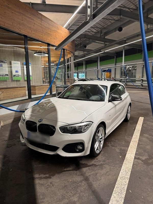 Weiß Gebraucht 2017 BMW 118 Coupé M Sport Coupé | 13.000 € - Bild 1/4