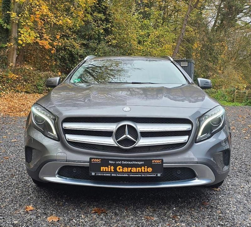 Grau Gebraucht 2016 Mercedes GLA200 SUV | 14.998 € (Guter Preis) - Bild 1/4