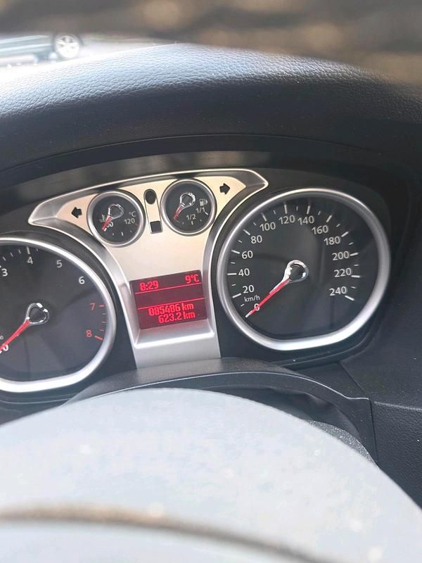 Gebraucht Ford Focus 100 PS (73 kW) 2008 Grau Kombi