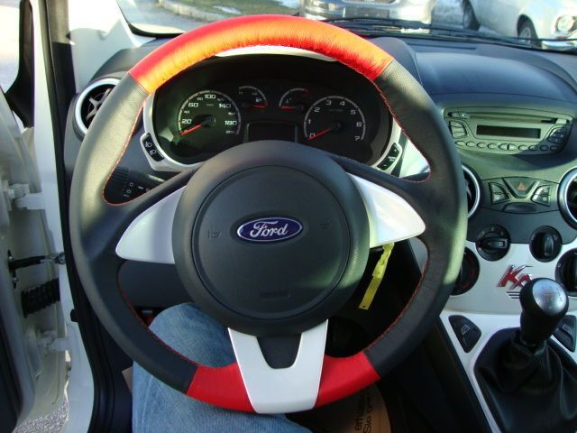 Gebraucht Ford Ka Titanium 80 PS (58 kW) 2010 Weiß Kleinwagen