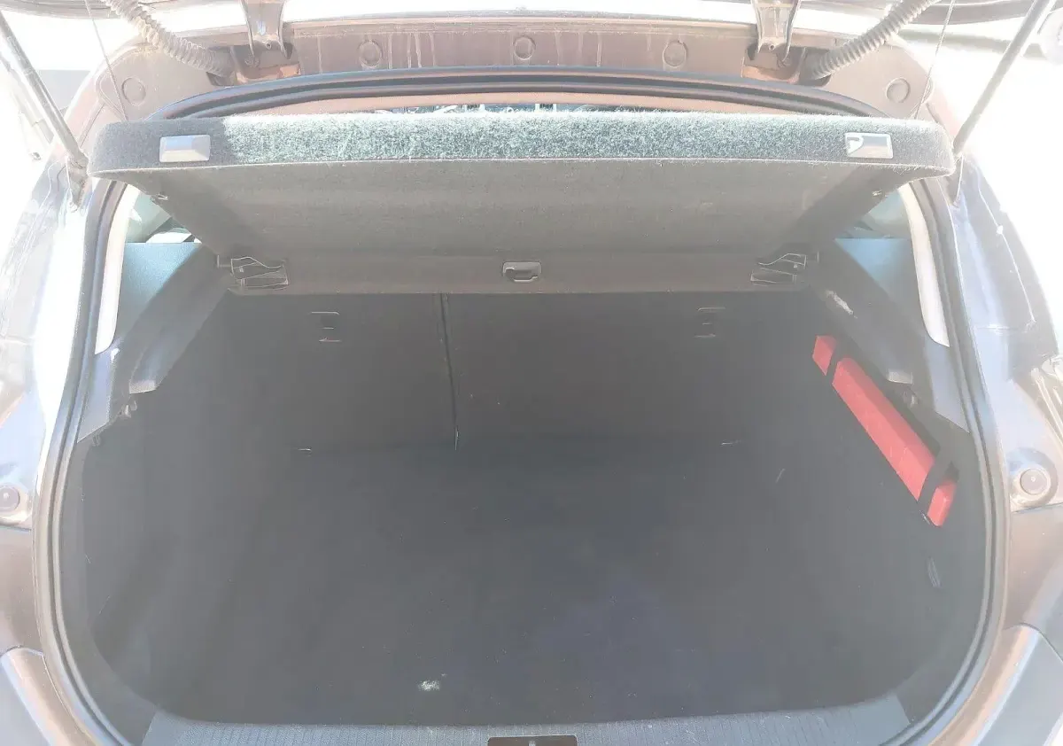 Używany Opel Astra 140 KM (102 kW) 2011 Szary Sedan/Limuzyna