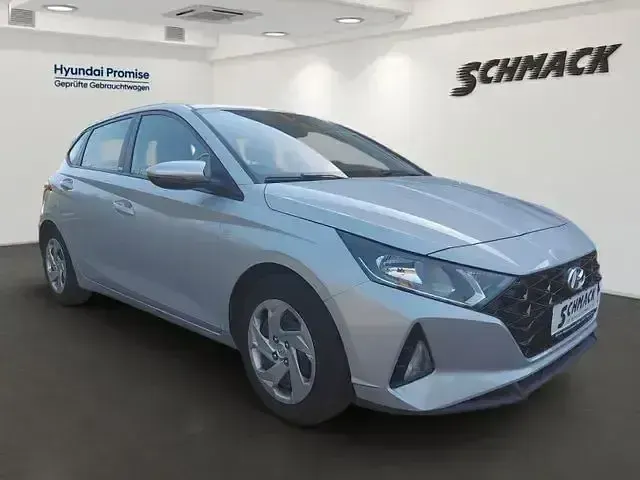 Gebraucht Hyundai i20 Select 101 PS (74 kW) 2021 Silber Kleinwagen