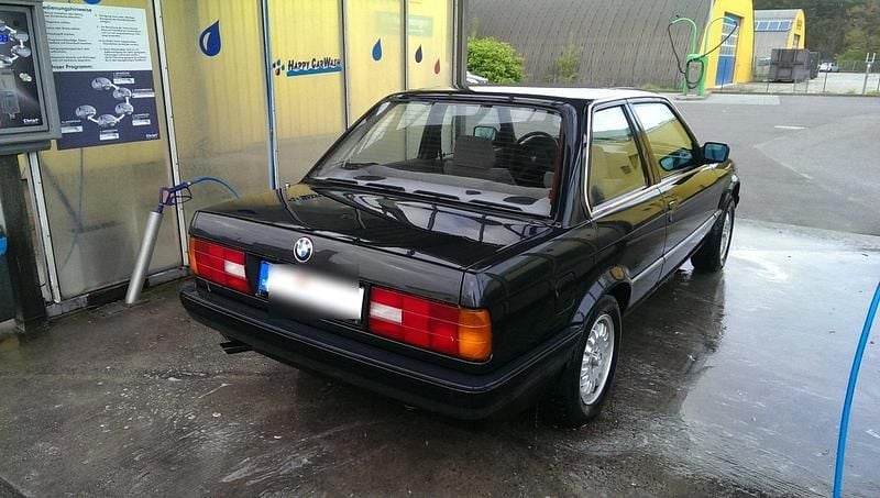 Schwarz Gebraucht 1991 BMW 316 Coupé | 5.300 € - Bild 1/2