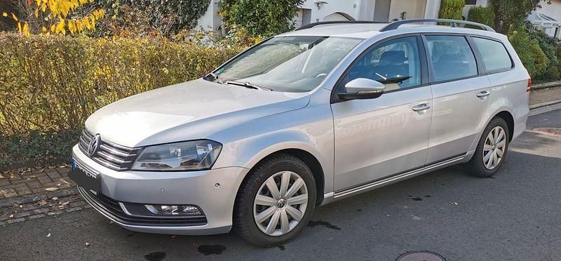 Silber Gebraucht 2011 VW Passat Trendline Kombi | 4.600 € (Fairer Preis) - Bild 1/4