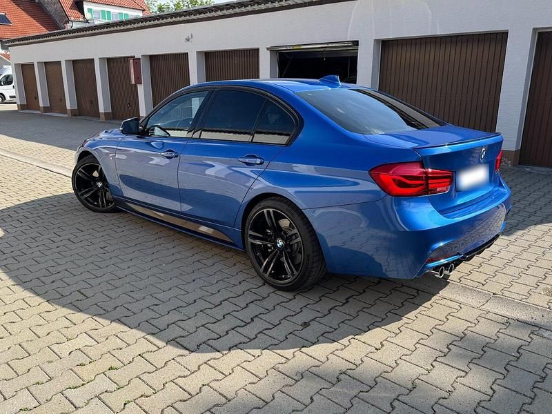Gebraucht BMW 330 M Sport 258 PS (189 kW) 2015 Blau Limousine