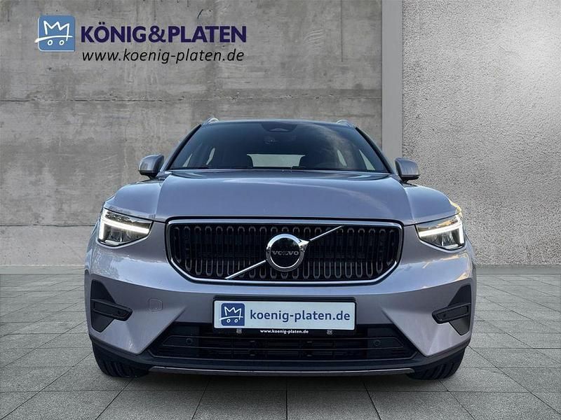 Neu Volvo XC40 Core 163 PS (119 kW) 2025 Aurora silver (silber) SUV
