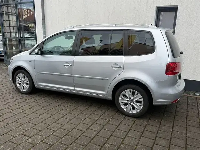 Gebraucht VW Touran Life 140 PS (102 kW) 2013 Silber Van / Kleinbus