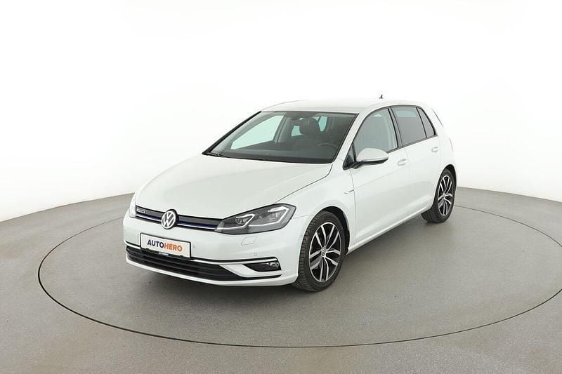 Weiß Gebraucht 2019 VW Golf VII Highline Limousine | 16.930 € (Guter Preis) - Bild 1/3