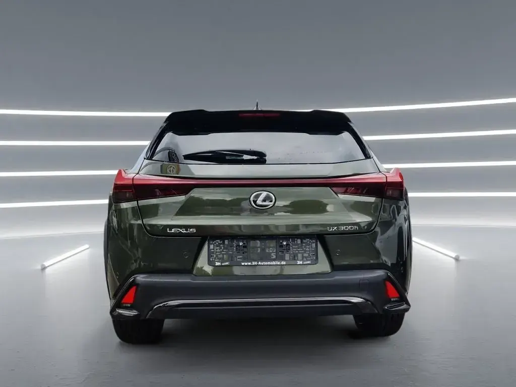 Neu Lexus UX 300h Sport Design Packet 199 PS (146 kW) 2026 Grün SUV
