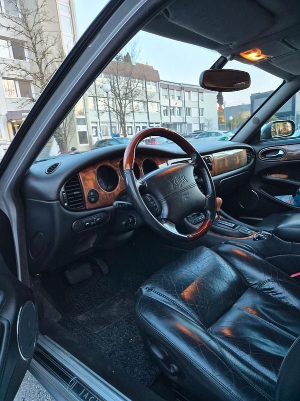Gebraucht Jaguar XJR 363 PS (266 kW) 2000 Silber Limousine