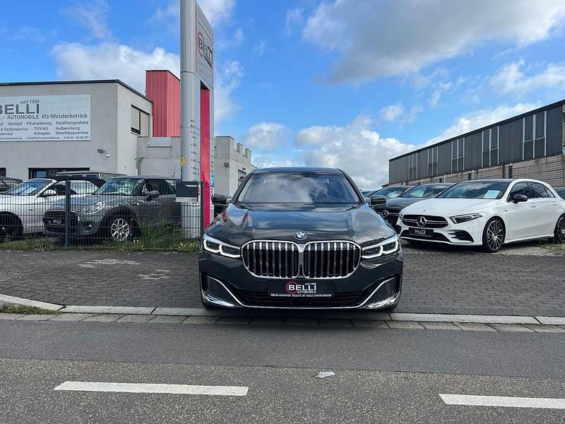 Gebraucht BMW 750 Executive 400 PS (294 kW) 2019 Grau Limousine