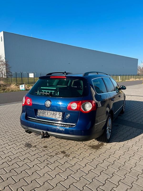 Gebraucht VW Passat 140 PS (102 kW) 2009 Blau Kombi