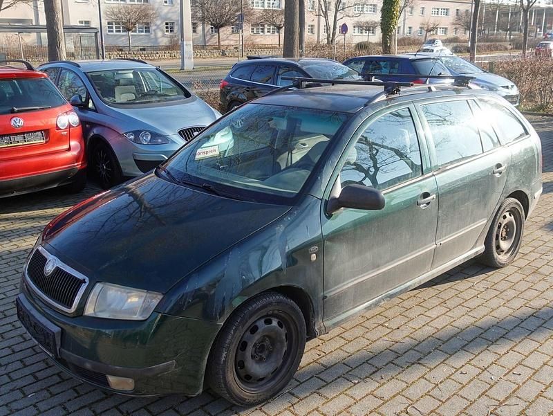 Grün Gebraucht 2002 Skoda Fabia Comfort Kombi | 280 € (Superpreis) - Bild 1/4