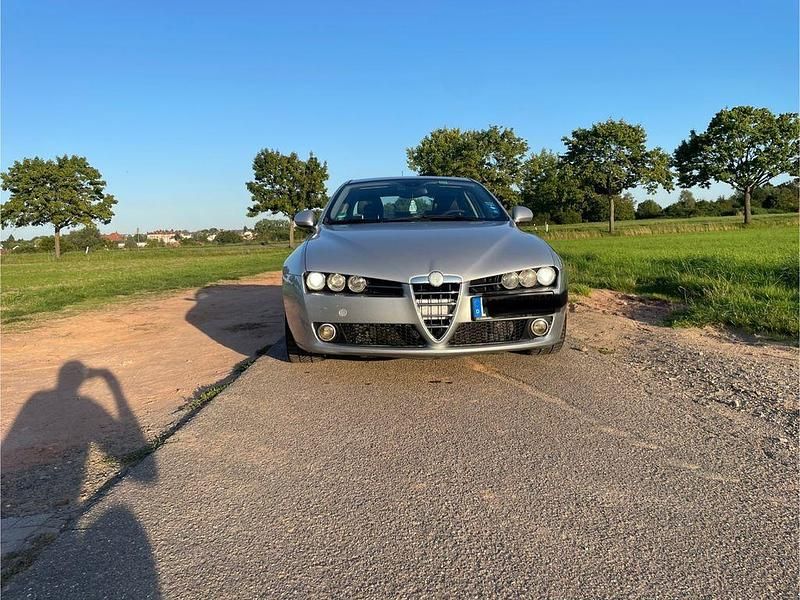 Silber Gebraucht 2007 Alfa Romeo 159 Distinctive Limousine | 4.000 € (Fairer Preis) - Bild 1/4