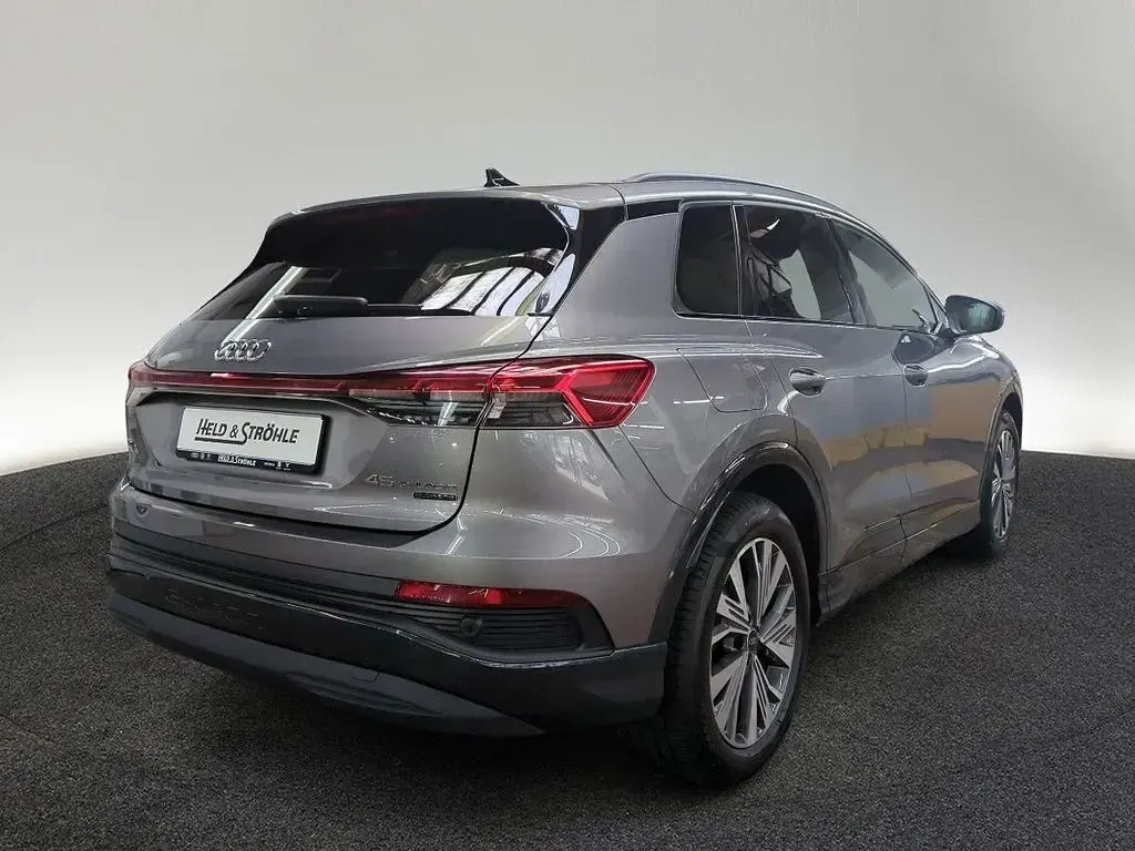 Gebraucht Audi Q4 e-tron Ambiente 194 kW (265 PS) 2023 Taifungrau metallic SUV